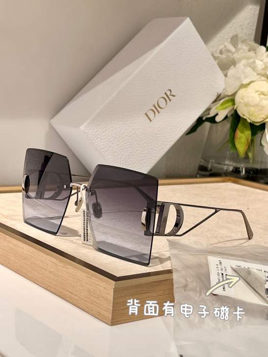 Picture of Dior Sunglasses _SKUfw76705654fw